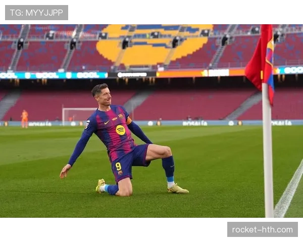 莱万多夫斯基鼎力助攻，本土三冠王荣耀加身