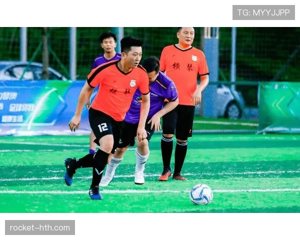 南美新赛季足球联赛火热开幕 各强队激烈角逐引发关注