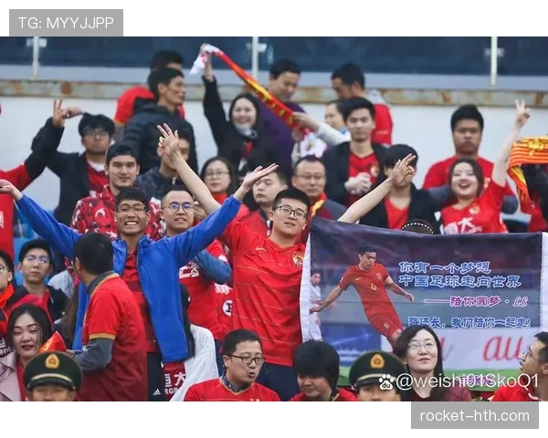 中国足球迎战日本，探讨球队在亚洲强敌面前的表现与挑战