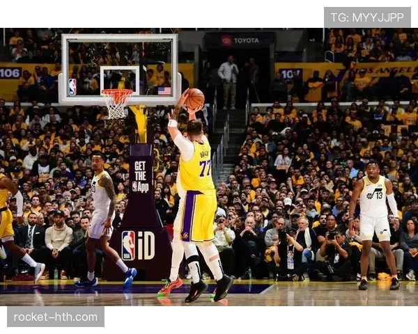 东契奇休赛期一天吃六顿，训练完直接去夜店蹦到凌晨？